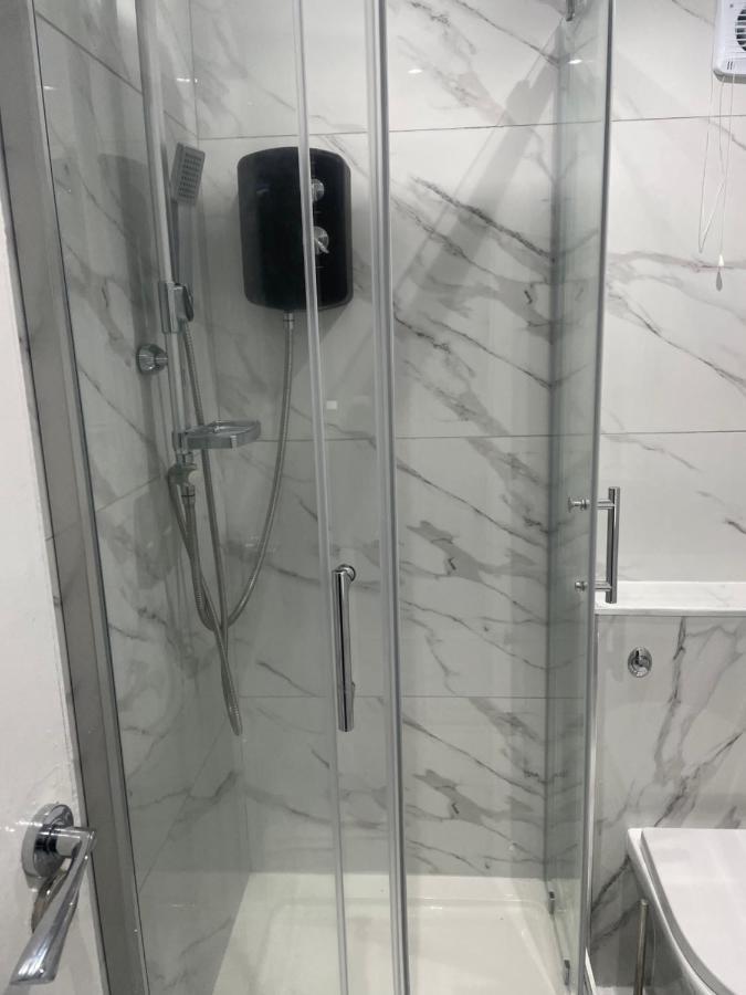 Newly Renovated Studio In Acton Лондон Экстерьер фото